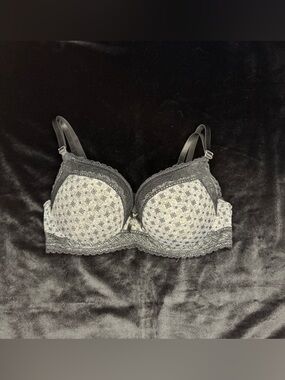 Daisy Fuentes Black and White Lace Accent Bra